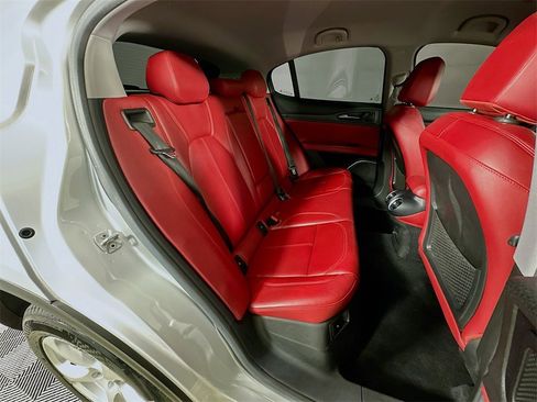 Used 2019 Alfa Romeo Stelvio image 32