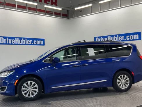 Used 2018 Chrysler Pacifica Touring-L Plus FWD image 7