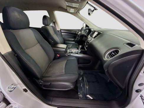 Used 2019 Nissan Pathfinder SV image 29