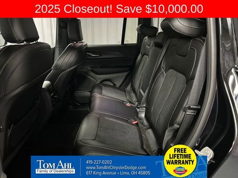 New 2025 Jeep Grand Cherokee Altitude image 21