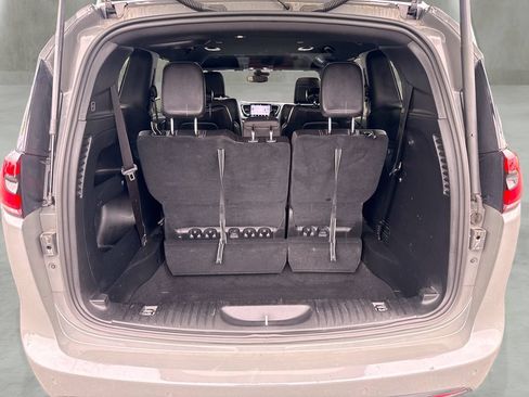Used 2022 Chrysler Pacifica Touring-L w/ S Appearance Package AWD/4WD image 9