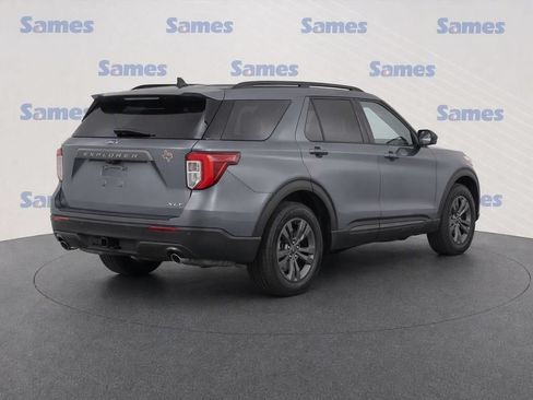 Used 2023 Ford Explorer XLT w/ Equipment Group 202A RWD image 3
