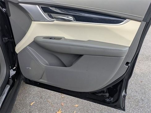 Used 2025 Cadillac XT6 Premium Luxury image 36