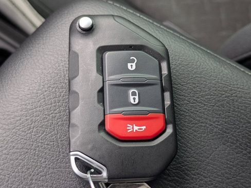 New 2025 Jeep Gladiator Mojave image 25