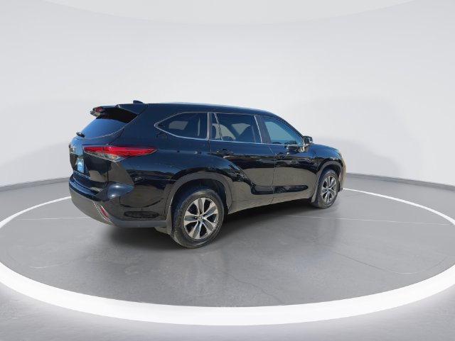 Used 2023 Toyota Highlander XLE AWD/4WD image 8