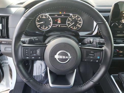 Used 2025 Nissan Pathfinder SL image 23