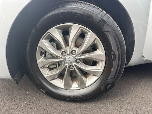 Used 2020 Kia Sedona LX image 25