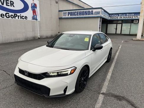 Used 2025 Honda Civic Sport image 4