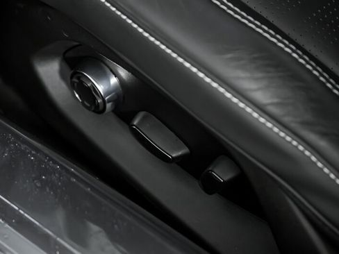 Used 2022 Chevrolet Corvette Stingray w/ Z51 Performance Package image 24