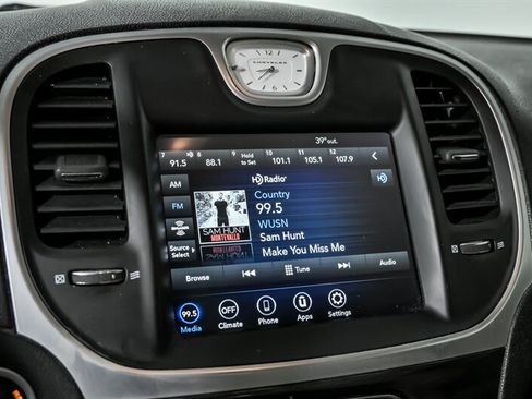 Used 2020 Chrysler 300 Touring w/ Chrome Appearance Package image 26