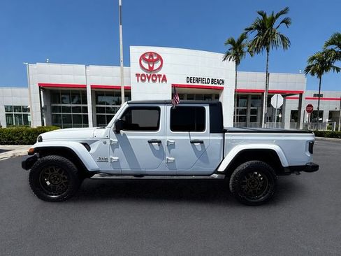 Used 2020 Jeep Gladiator Overland AWD/4WD image 4
