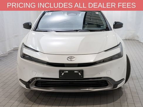 Used 2024 Toyota Prius XLE AWD/4WD image 2