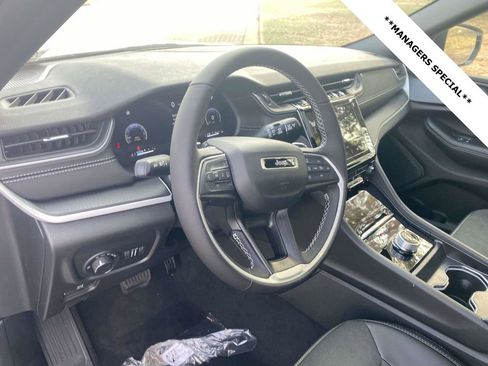 New 2025 Jeep Grand Cherokee Altitude image 45