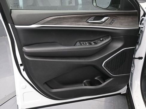 New 2026 Jeep Grand Cherokee L Limited w/ Limited Altitude Package image 14