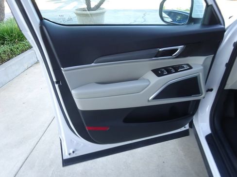 Used 2022 Kia Telluride S FWD image 25