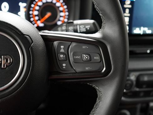 Used 2025 Jeep Wrangler Unlimited Rubicon AWD/4WD image 14