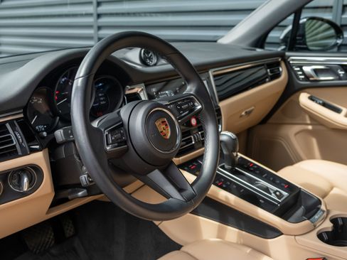 Used 2023 Porsche Macan AWD/4WD image 4
