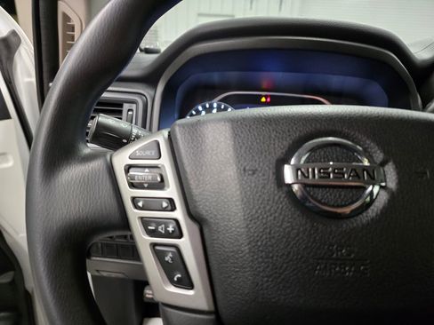 Used 2022 Nissan Titan S image 20