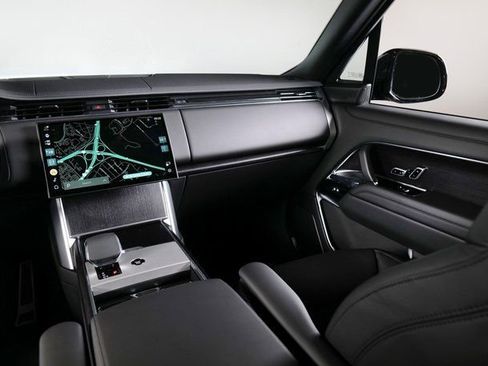 New 2026 Land Rover Range Rover SE image 16