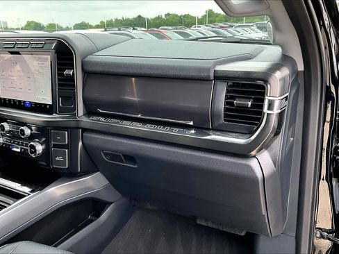Used 2024 Ford F250 Lariat w/ Lariat Ultimate Package AWD/4WD image 17