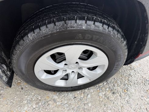 Used 2022 Toyota RAV4 LE AWD/4WD image 12