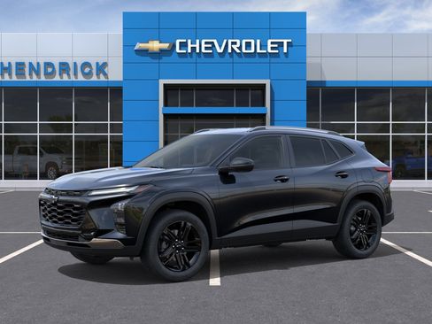 New 2026 Chevrolet Trax ACTIV FWD image 2