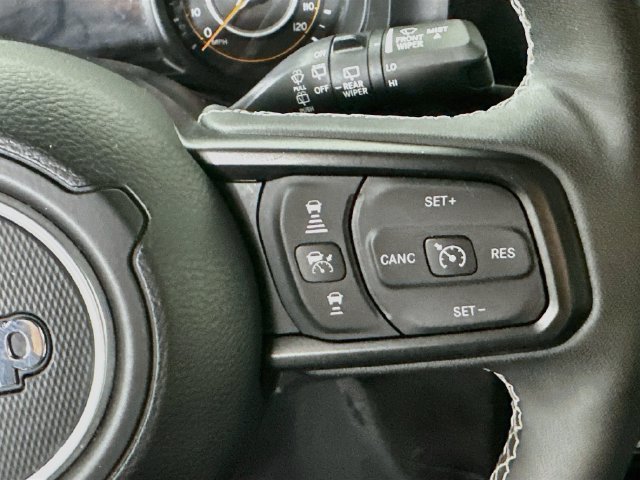 Used 2025 Jeep Wrangler Unlimited Rubicon w/ Convenience Group AWD/4WD image 10