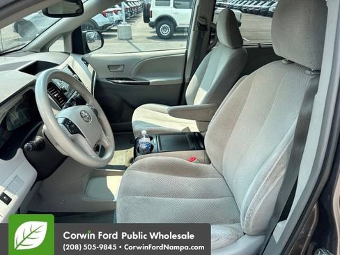Used 2014 Toyota Sienna LE FWD image 10