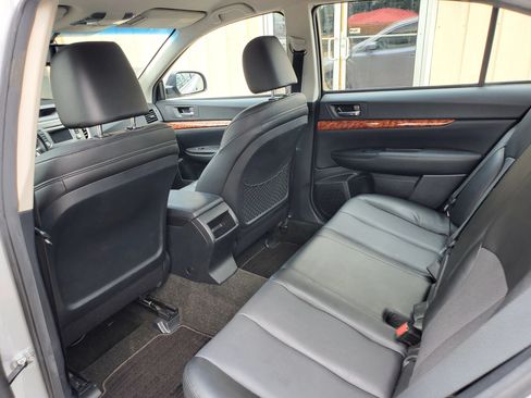Used 2012 Subaru Legacy 3.6R Limited AWD/4WD image 4
