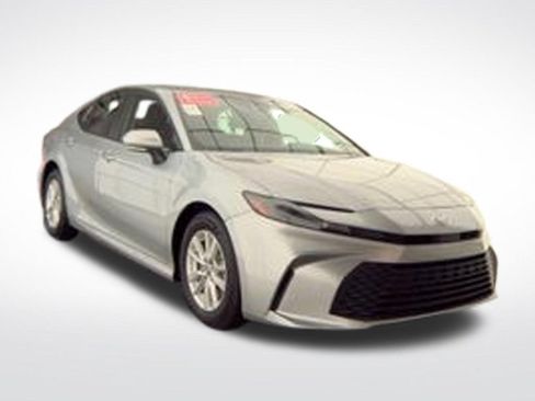 Used 2025 Toyota Camry LE w/ Convenience Package FWD image 2