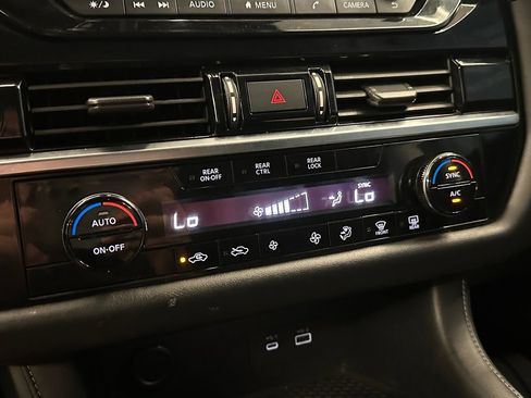 Used 2022 Nissan Pathfinder S AWD/4WD image 15