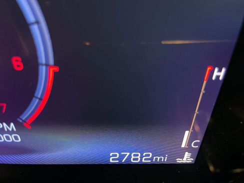 Used 2025 Chevrolet Trax LT w/ LT Convenience Package image 6