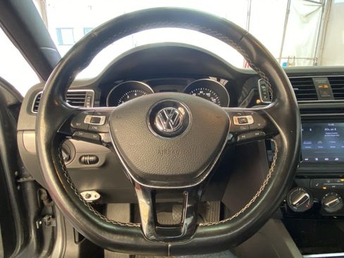 Used 2016 Volkswagen Jetta Sport FWD image 23