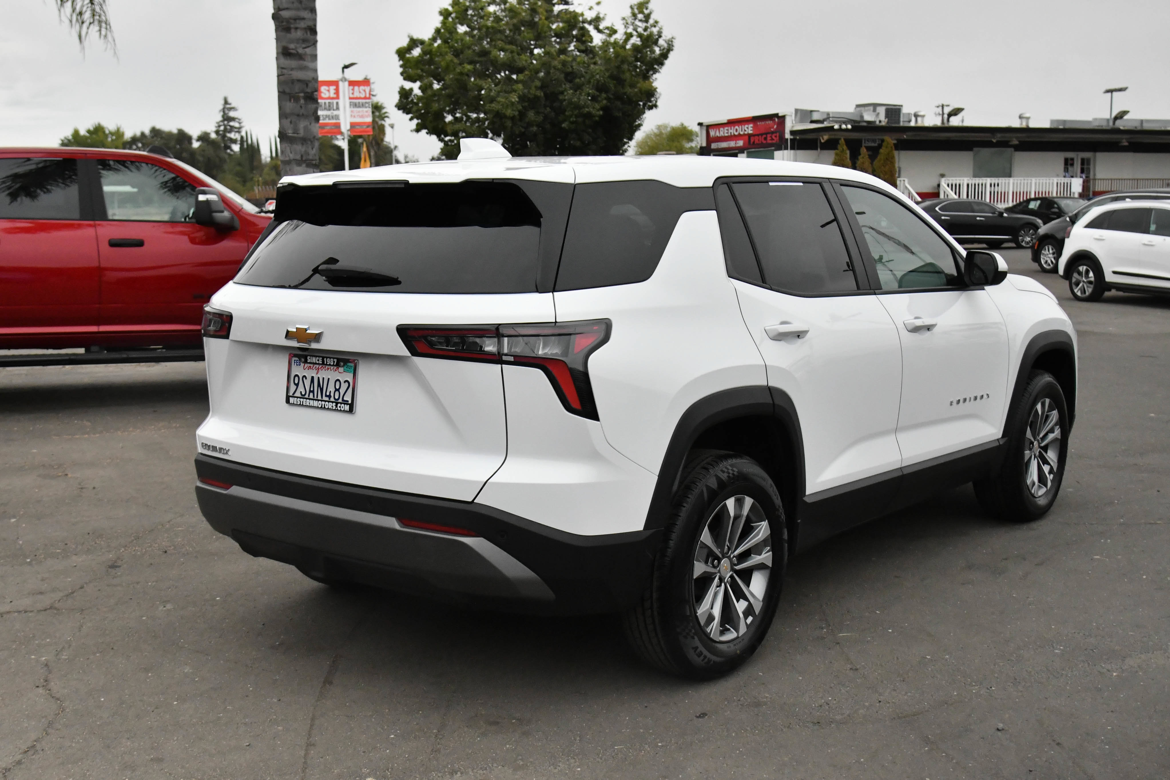 Used 2025 Chevrolet Equinox LT FWD image 8