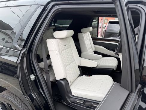 Used 2025 Cadillac Escalade Sport Platinum w/ LPO, ONYX Package AWD/4WD image 14