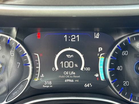 Used 2023 Chrysler Pacifica Touring-L FWD image 18
