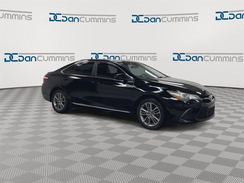 Used 2016 Toyota Camry XLE image 2