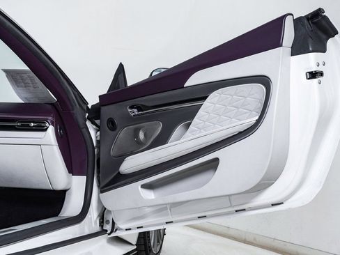 Used 2024 Aston Martin DB12 Coupe image 23