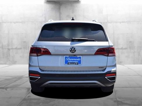 Certified 2023 Volkswagen Taos SE w/ Panoramic Sunroof Package AWD/4WD image 6