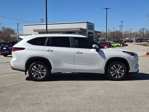 Used 2023 Toyota Highlander XLE image 7
