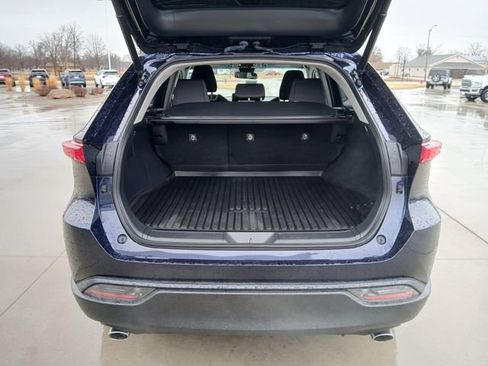 Used 2023 Toyota Venza LE image 19