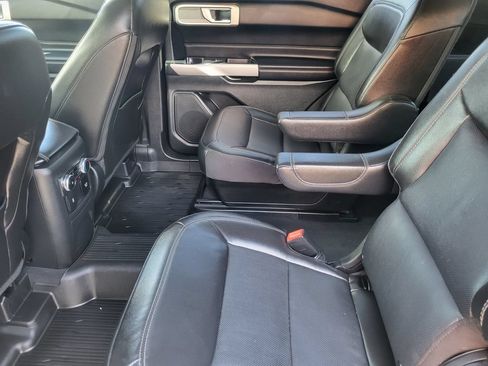 Used 2022 Ford Explorer Limited w/ Equipment Group 301A AWD/4WD image 29