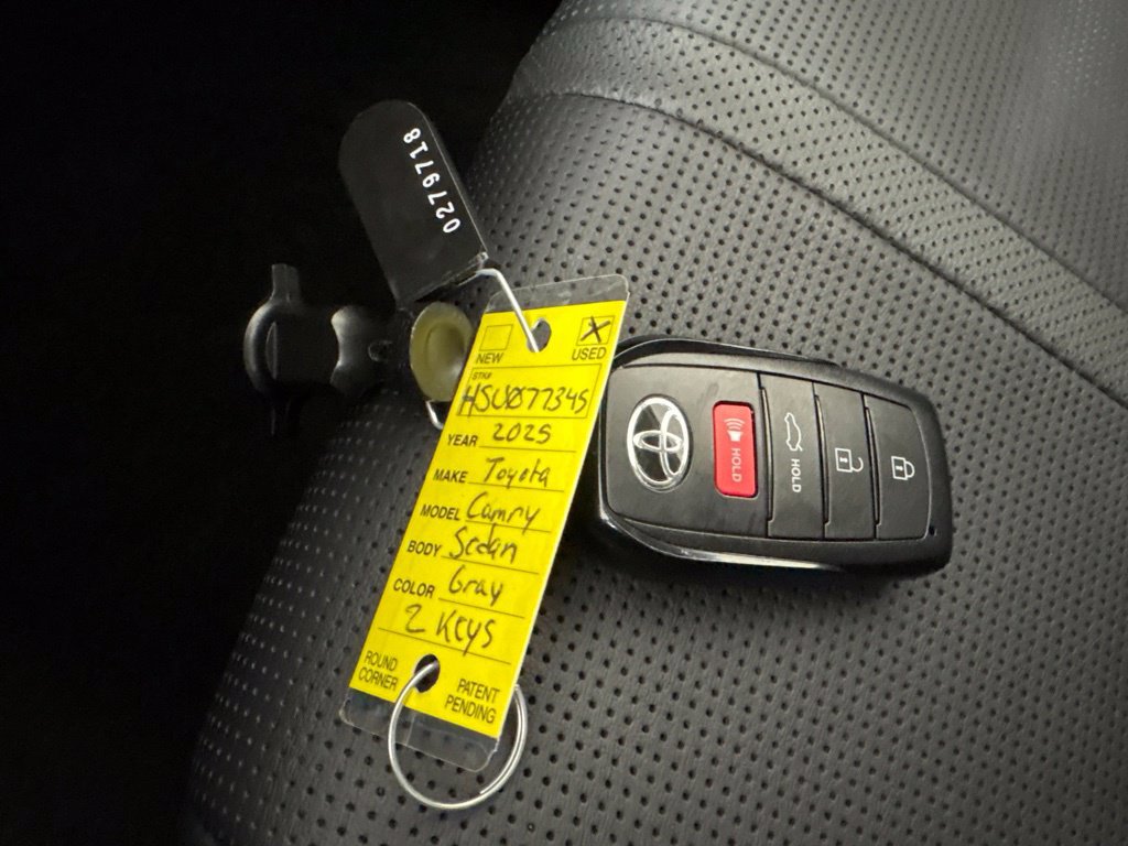 Used 2025 Toyota Camry XLE FWD image 32