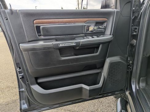 Used 2015 RAM 1500 Laramie w/ Convenience Group image 10
