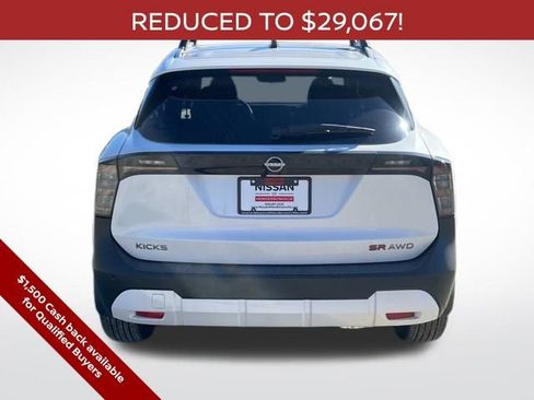 New 2026 Nissan Kicks SR w/ Cold Weather Package AWD/4WD image 9