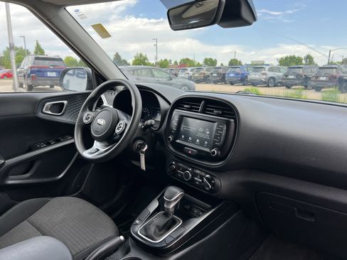 Used 2021 Kia Soul S FWD image 17