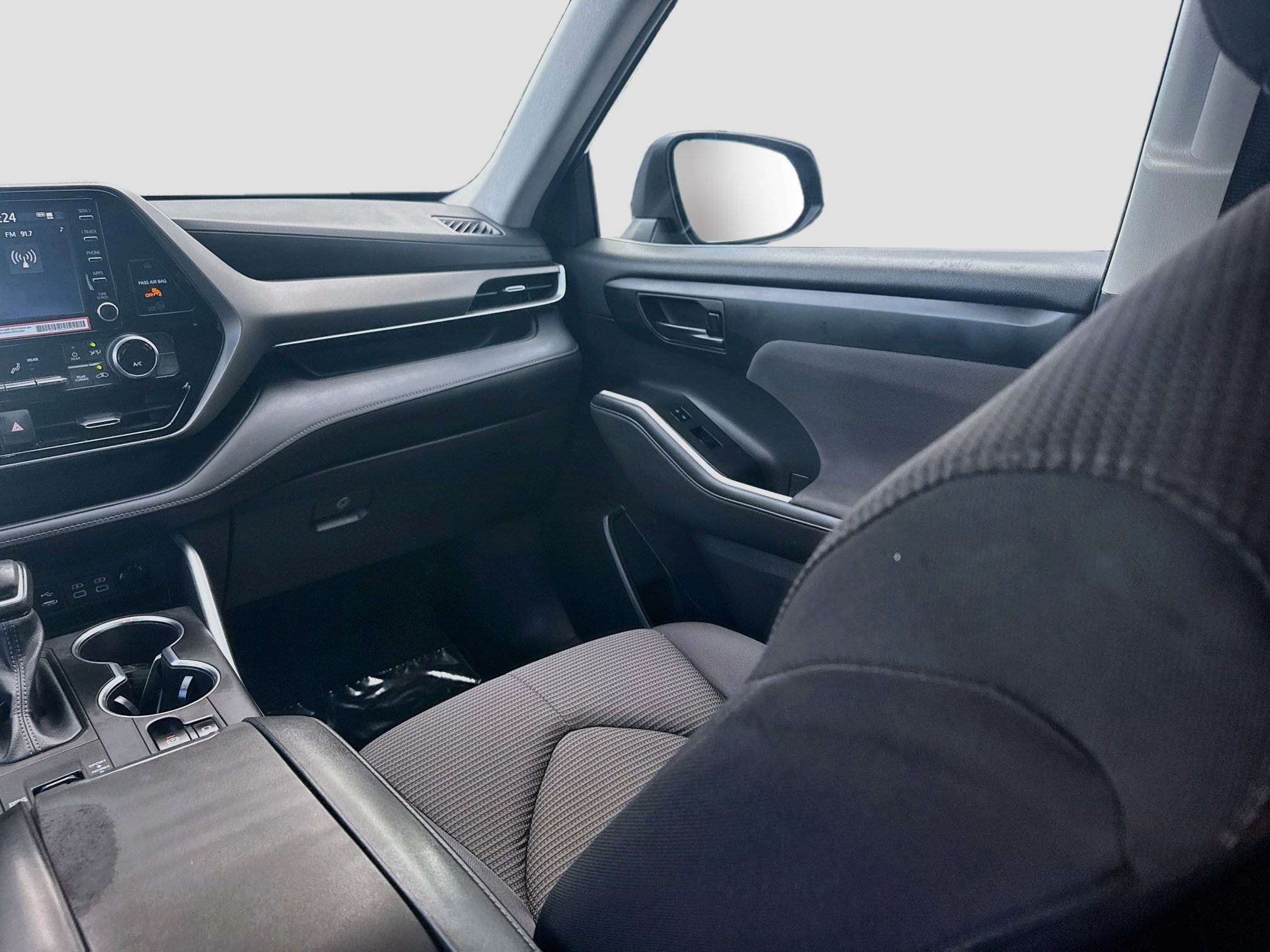 Used 2022 Toyota Highlander LE FWD image 21