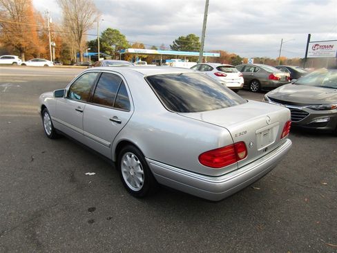 Used 1997 Mercedes-Benz E 320 Sedan image 5