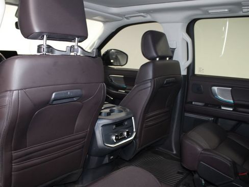 Used 2025 Ford Expedition Platinum w/ Platinum Ultimate Package AWD/4WD image 28