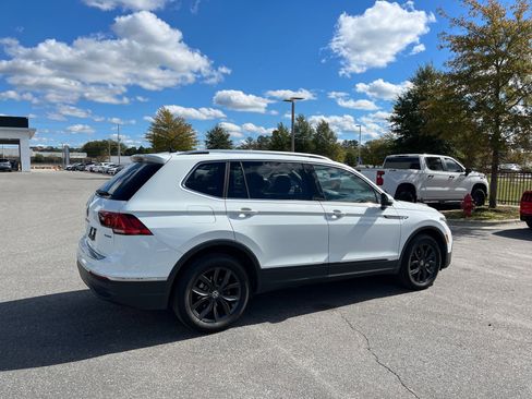Used 2024 Volkswagen Tiguan SE image 9